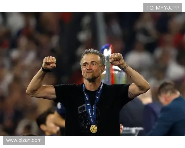 退役足球明星感人泪目视频回顾职业生涯的艰辛与荣耀瞬间