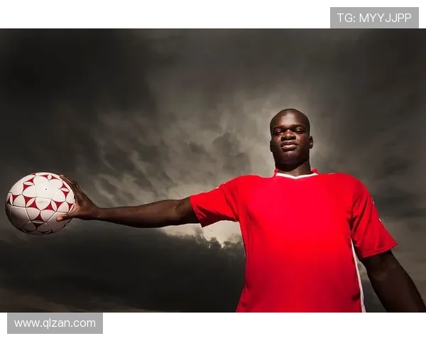 黑人足球明星闪耀深圳引领足球热潮激发年轻梦想